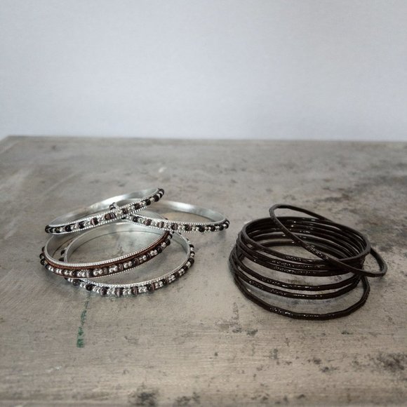 𝅺Lot of 10+ Silver Tone and Brown Beaded Bangle Bracelets - Picture 1 of 5
